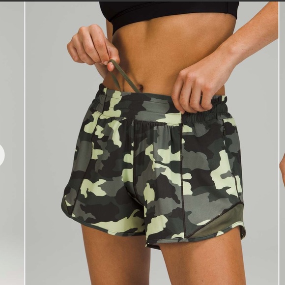 Lululemon Hotty Hot Short 4" size 4 - Picture 4 of 10